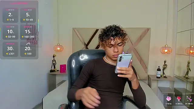 Snapshot of Anyelo_Twink chatting on 04/21/26, 05:03 Anyelo Twink online show from 04/21/26, 05:03