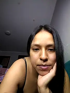 Snapshot of Aleja_1426 chatting on 03/08/26, 05:44 Aleja 1426 online show from 03/08/26, 05:44