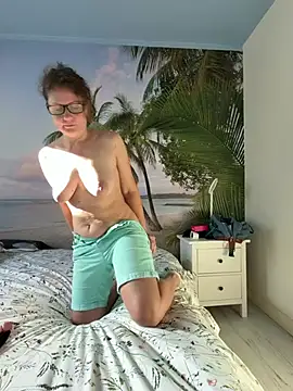 Snapshot of Faucettes chatting on 04/24/26, 06:49 Faucettes online show from 04/24/26, 06:49