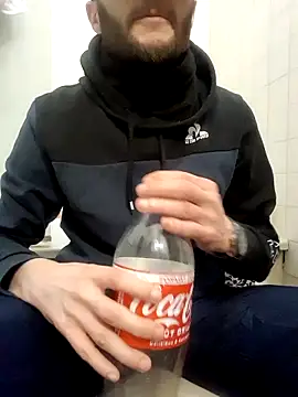 Snapshot of 80julien chatting on 02/06/26, 10:29 80julien online show from 02/06/26, 10:29