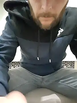 Snapshot of 80julien chatting on 02/07/26, 03:32 80julien online show from 02/07/26, 03:32