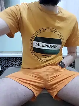 Snapshot of 80julien chatting on 02/10/26, 11:25 80julien online show from 02/10/26, 11:25