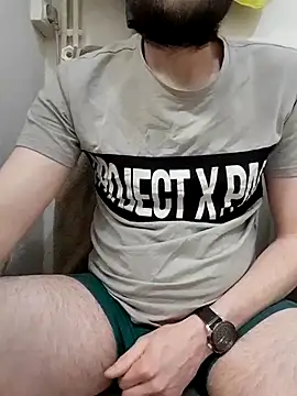 Snapshot of 80julien chatting on 02/13/26, 01:12 80julien online show from 02/13/26, 01:12