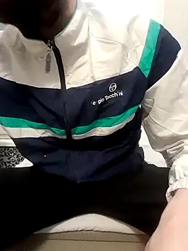 Snapshot of 80julien chatting on 02/17/26, 12:45 80julien online show from 02/17/26, 12:45