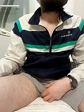 Snapshot of 80julien chatting on 02/18/26, 12:50 80julien online show from 02/18/26, 12:50