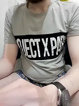 Snapshot of 80julien chatting on 03/08/26, 08:29 80julien online show from 03/08/26, 08:29