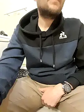 Snapshot of 80julien chatting on 03/13/26, 08:04 80julien online show from 03/13/26, 08:04