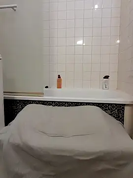 Snapshot of 80julien chatting on 03/16/26, 06:45 80julien online show from 03/16/26, 06:45