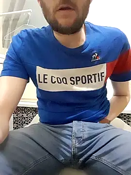 Snapshot of 80julien chatting on 03/18/26, 06:44 80julien online show from 03/18/26, 06:44