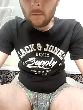 Snapshot of 80julien chatting on 03/19/26, 09:30 80julien online show from 03/19/26, 09:30