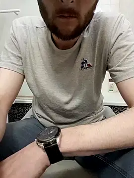 Snapshot of 80julien chatting on 03/23/26, 07:40 80julien online show from 03/23/26, 07:40