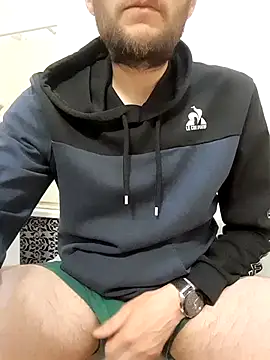 Snapshot of 80julien chatting on 03/27/26, 10:42 80julien online show from 03/27/26, 10:42