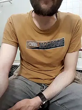 Snapshot of 80julien chatting on 03/30/26, 07:48 80julien online show from 03/30/26, 07:48