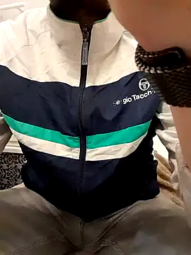 Snapshot of 80julien chatting on 04/02/26, 06:27 80julien online show from 04/02/26, 06:27