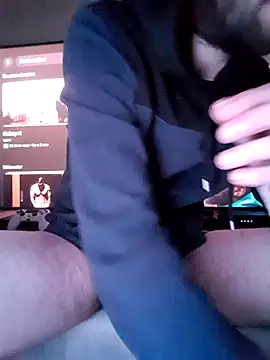 Snapshot of 80julien chatting on 04/10/26, 05:39 80julien online show from 04/10/26, 05:39