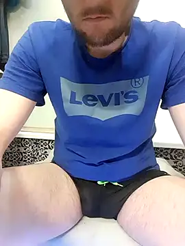 Snapshot of 80julien chatting on 04/26/26, 03:32 80julien online show from 04/26/26, 03:32