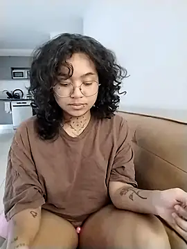 Snapshot of therealsun8 chatting on 02/06/26, 09:23 therealsun8 online show from 02/06/26, 09:23