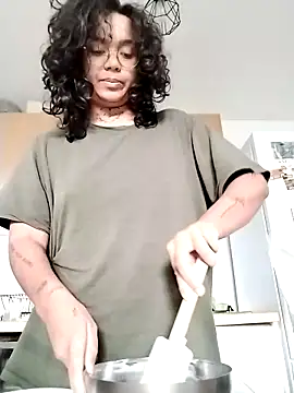 Snapshot of therealsun8 chatting on 02/21/26, 07:42 therealsun8 online show from 02/21/26, 07:42