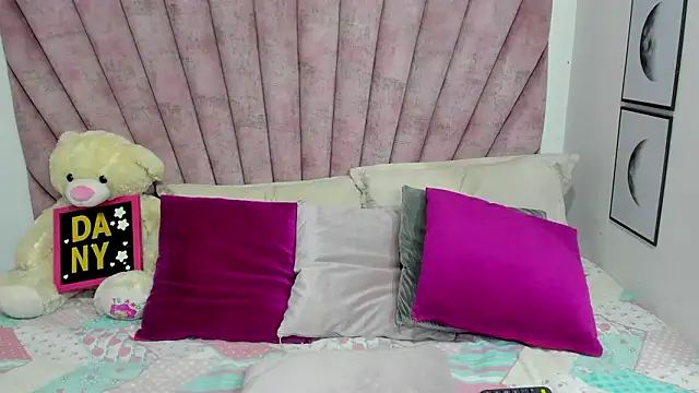 danibellucii  online show from 03/25/26, 03:45