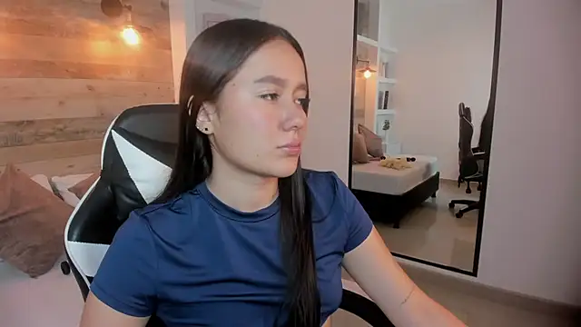Snapshot of mia_slora chatting on 07/15/26, 12:43 mia slora online show from 07/15/26, 12:43