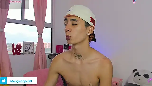 Snapshot of Maiky_Cooper01 chatting on 03/04/26, 08:04 Maiky Cooper01 online show from 03/04/26, 08:04