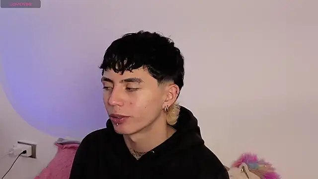 Snapshot of Maiky_Cooper01 chatting on 03/21/26, 01:26 Maiky Cooper01 online show from 03/21/26, 01:26