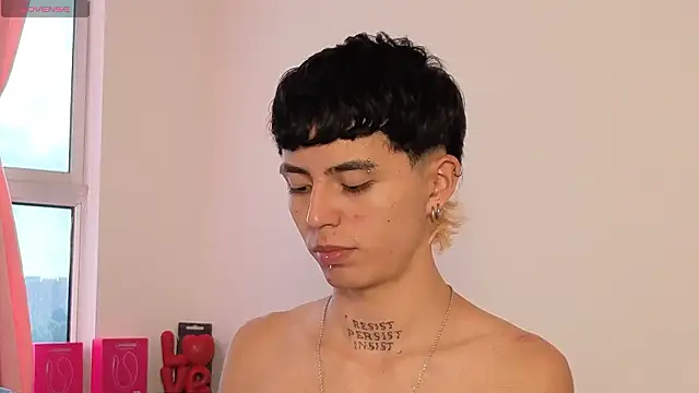 Snapshot of Maiky_Cooper01 chatting on 03/22/26, 01:47 Maiky Cooper01 online show from 03/22/26, 01:47