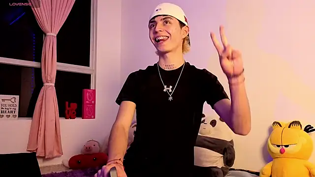 Snapshot of Maiky_Cooper01 chatting on 04/13/26, 04:29 Maiky Cooper01 online show from 04/13/26, 04:29