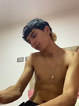 Snapshot of Maiky_Cooper01 chatting on 04/14/26, 04:07 Maiky Cooper01 online show from 04/14/26, 04:07