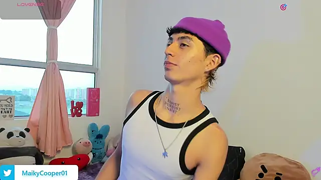 Snapshot of Maiky_Cooper01 chatting on 04/15/26, 04:58 Maiky Cooper01 online show from 04/15/26, 04:58