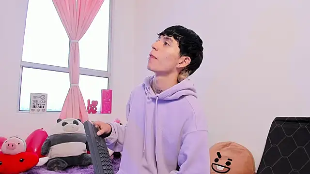 Snapshot of Maiky_Cooper01 chatting on 04/16/26, 02:40 Maiky Cooper01 online show from 04/16/26, 02:40