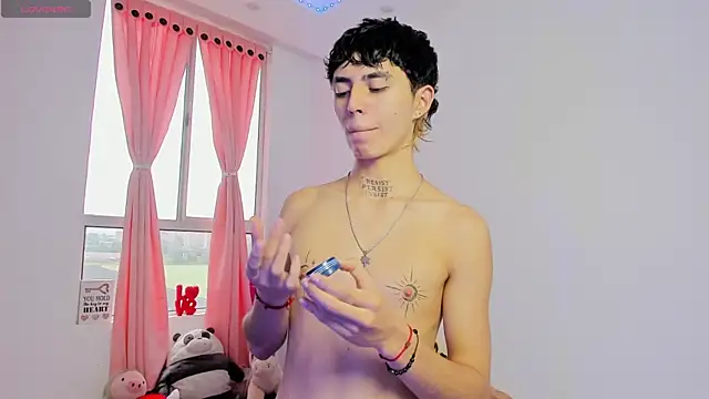 Snapshot of Maiky_Cooper01 chatting on 04/18/26, 03:16 Maiky Cooper01 online show from 04/18/26, 03:16