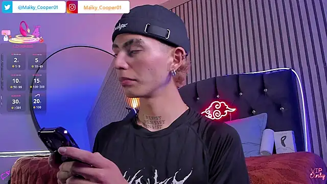 Snapshot of Maiky_Cooper01 chatting on 07/18/26, 05:28 Maiky Cooper01 online show from 07/18/26, 05:28