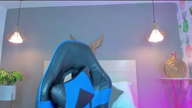 emma hiltonn  online show from 04/10/26, 02:28