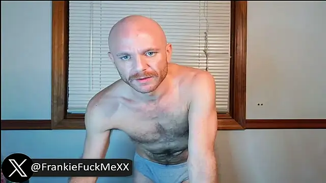 Snapshot of FrankieFuckMe chatting on 06/29/26, 04:19 FrankieFuckMe online show from 06/29/26, 04:19