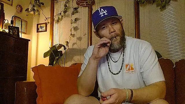 Snapshot of marcus_graves_13 chatting on 03/18/26, 01:31 marcus graves 13 online show from 03/18/26, 01:31