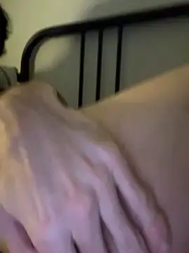 Snapshot of SnakeBit3s chatting on 02/04/26, 12:05 SnakeBit3s online show from 02/04/26, 12:05