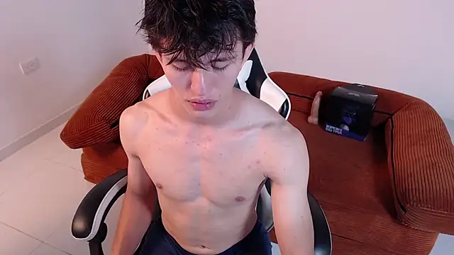 Snapshot of DarrenColleen chatting on 02/07/26, 02:04 DarrenColleen online show from 02/07/26, 02:04