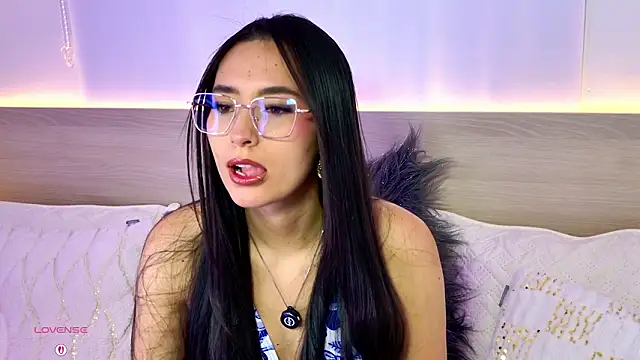 Snapshot of AliceeBloom chatting on 02/18/26, 10:33 AliceeBloom online show from 02/18/26, 10:33