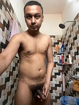 Snapshot of Uzieham22 chatting on 04/05/26, 03:04 Uzieham22 online show from 04/05/26, 03:04