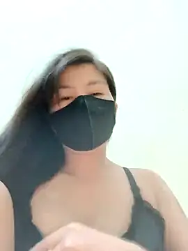 Lyly-68688 online show from 04/15/26, 02:35