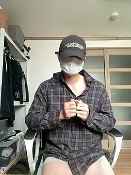 Snapshot of Alexkimsumin chatting on 04/19/26, 03:50 Alexkimsumin online show from 04/19/26, 03:50