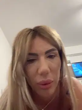 Missolevelvet online show from 04/15/26, 07:32