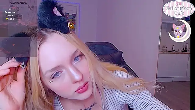 Snapshot of sailormoon666_ chatting on 03/18/26, 12:14 sailormoon666 online show from 03/18/26, 12:14