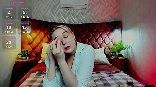 Snapshot of SusanBev chatting on 02/13/26, 02:02 SusanBev online show from 02/13/26, 02:02