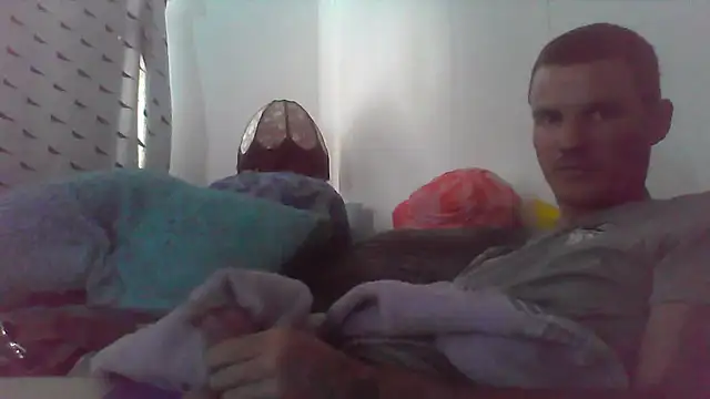 Snapshot of HungandHynotic chatting on 05/17/26, 10:39 HungandHynotic online show from 05/17/26, 10:39