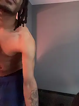 Snapshot of Mellyj053 chatting on 04/16/26, 03:02 Mellyj053 online show from 04/16/26, 03:02