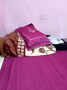 Phoebe-e online show from 04/06/26, 11:05