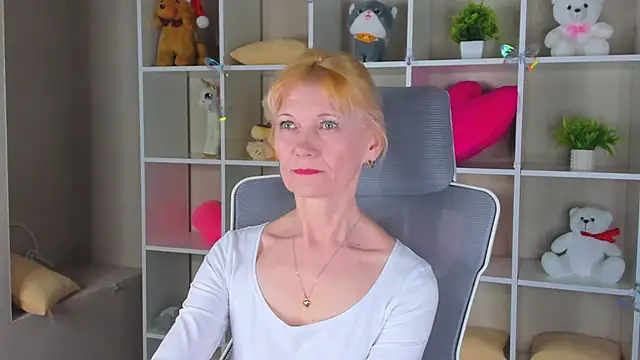 Julie Lucas online show from 04/03/26, 12:52