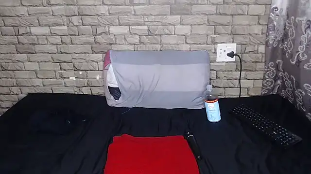 Snapshot of liztaylor chatting on 03/29/26, 07:03 liztaylor online show from 03/29/26, 07:03